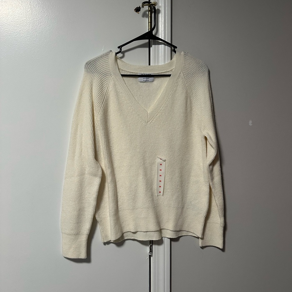 Old Navy V-Neck Sweater in Cream